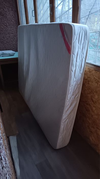 Продам матрас в хорошем состоянии