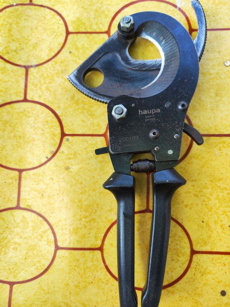 Ножици за кабели Haupa и Knipex гилотина