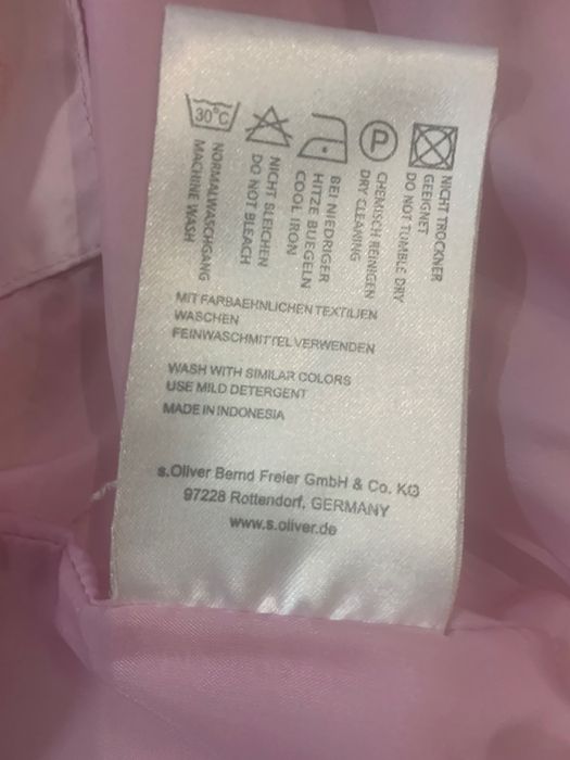 Продавам дамска яке нежно розова .