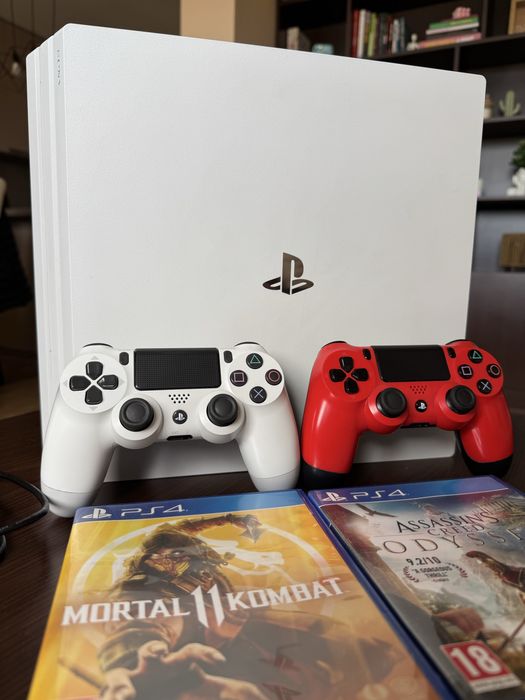 PS4 Pro 1TB – Бяла лимитирана версия + 2 джойстика + игри подарък!