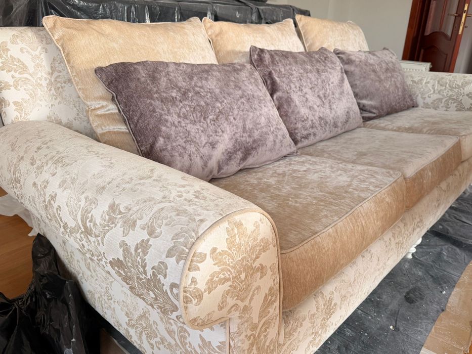 Canapea bej L:255 cm,Fotoliu L130cm .