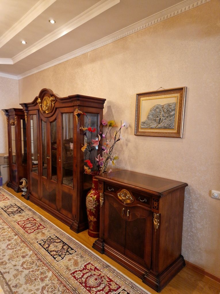 Шкаф витрины, сервант