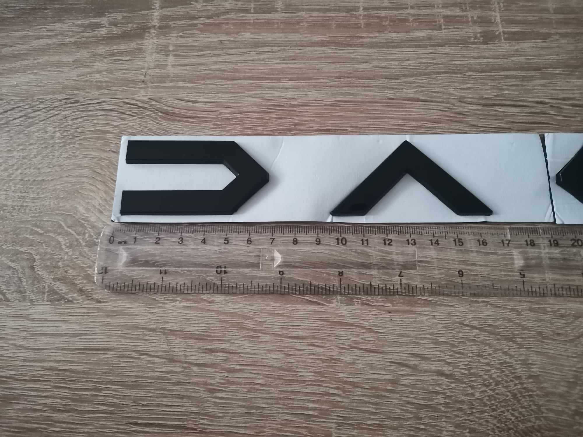 черен надпис Дачия Dacia нов стил