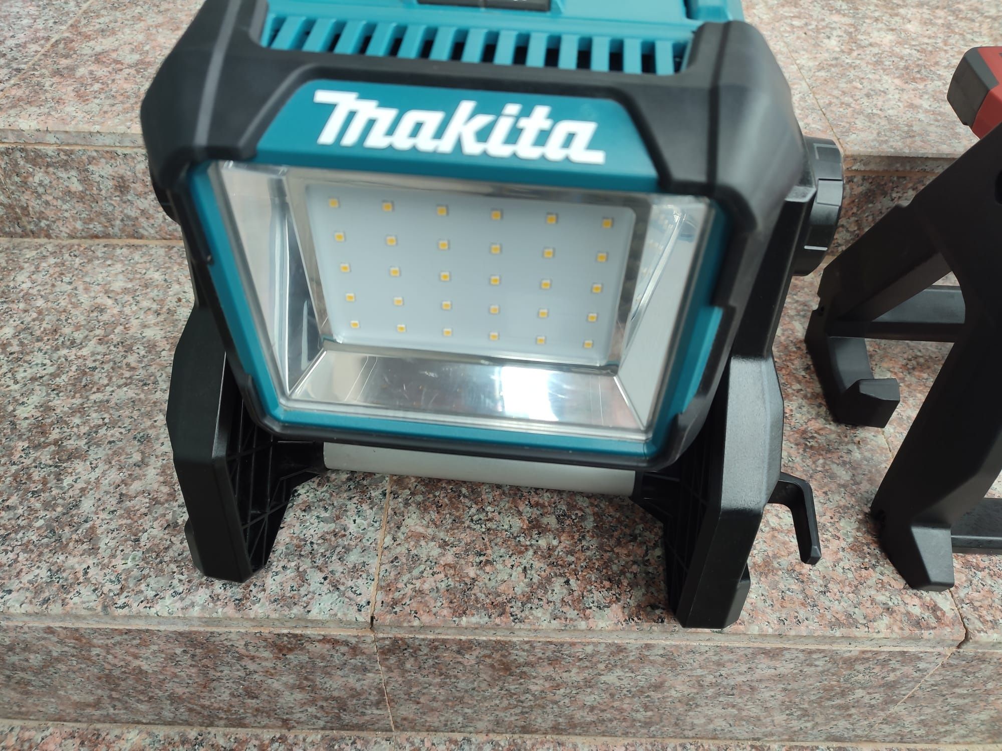 Hiti , Makita reflector de  santier pe acumulator