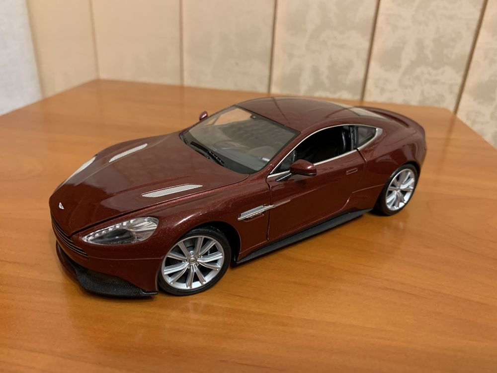 Macheta auto Aston Martin Vanquish, 1/24, Welly