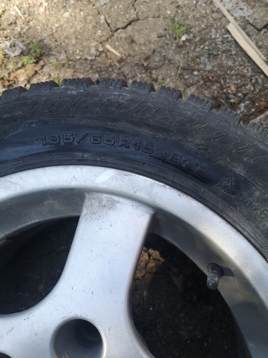 Джанти с чисто нови зимни гуми подходящи за бмв е 46