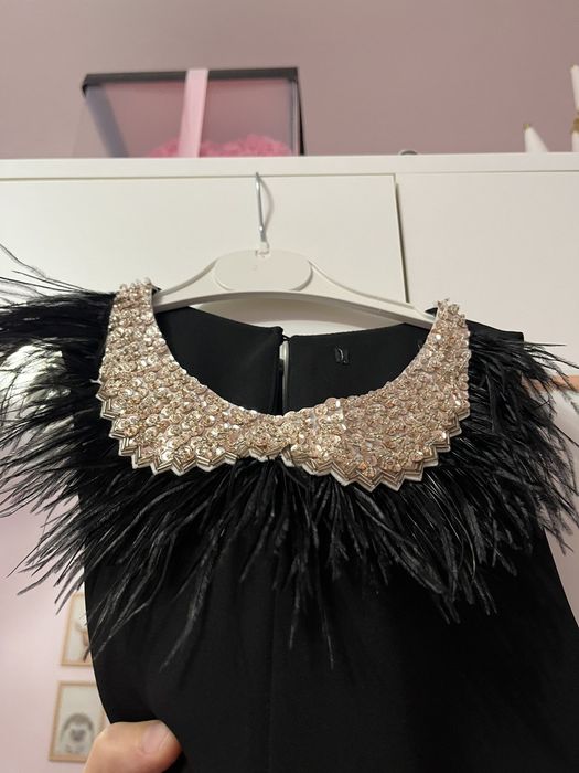 Рокля Zara с пера – елегантна и стилна