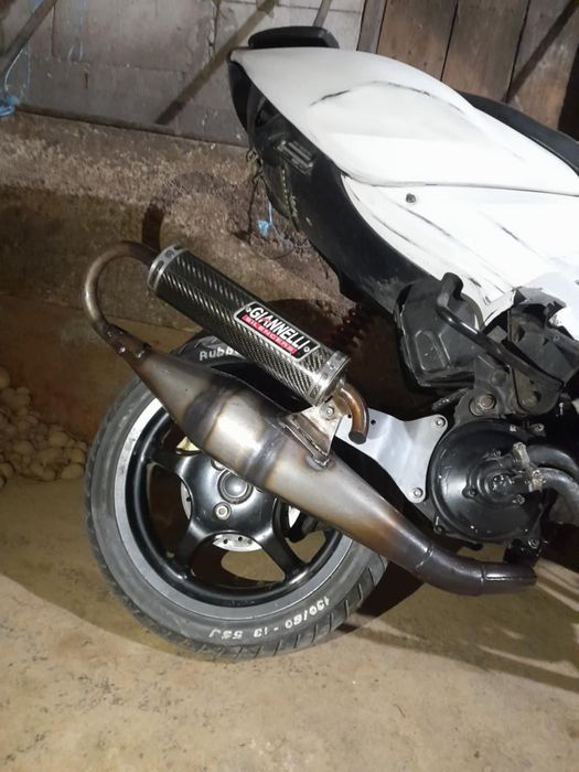 Vând scuter Yamaha aerox