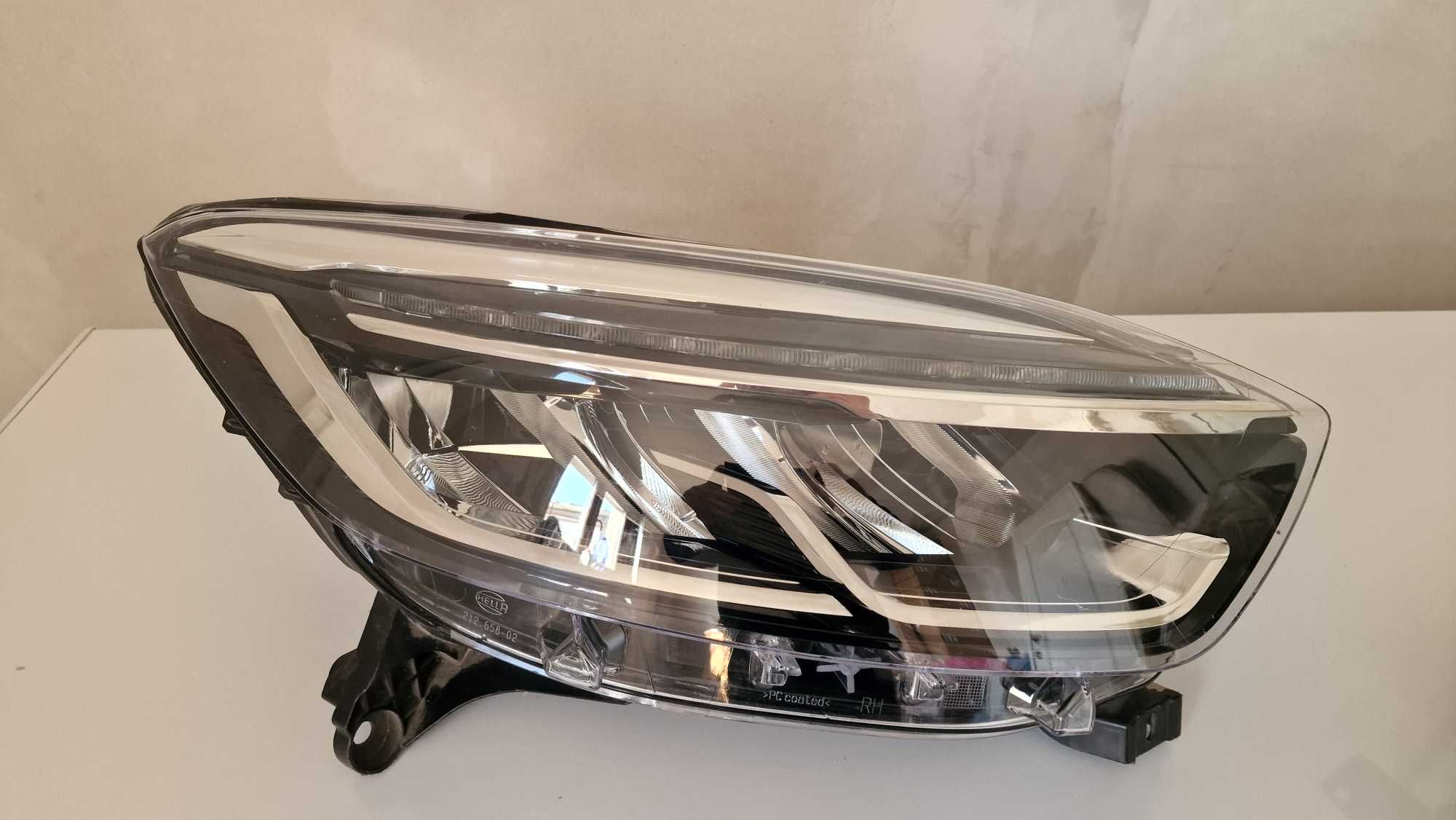 Far LED stanga dreapta NOU origine Renault Captur 2013 - 2019