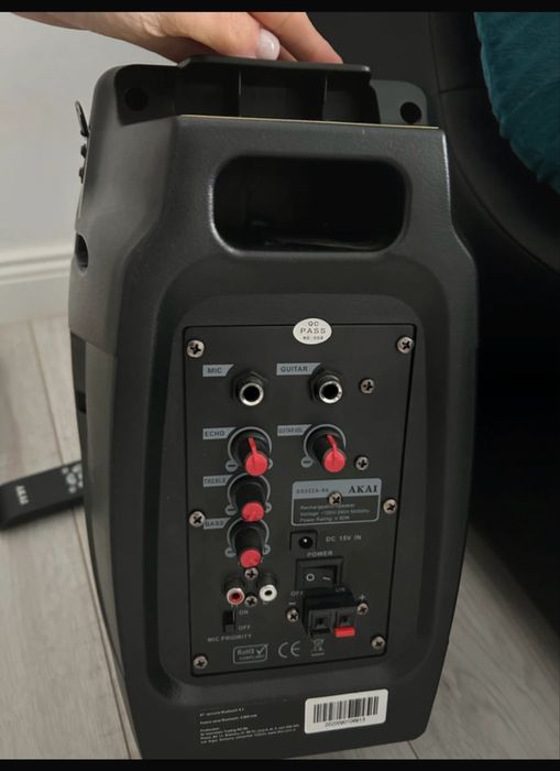 Boxa Akai defecta