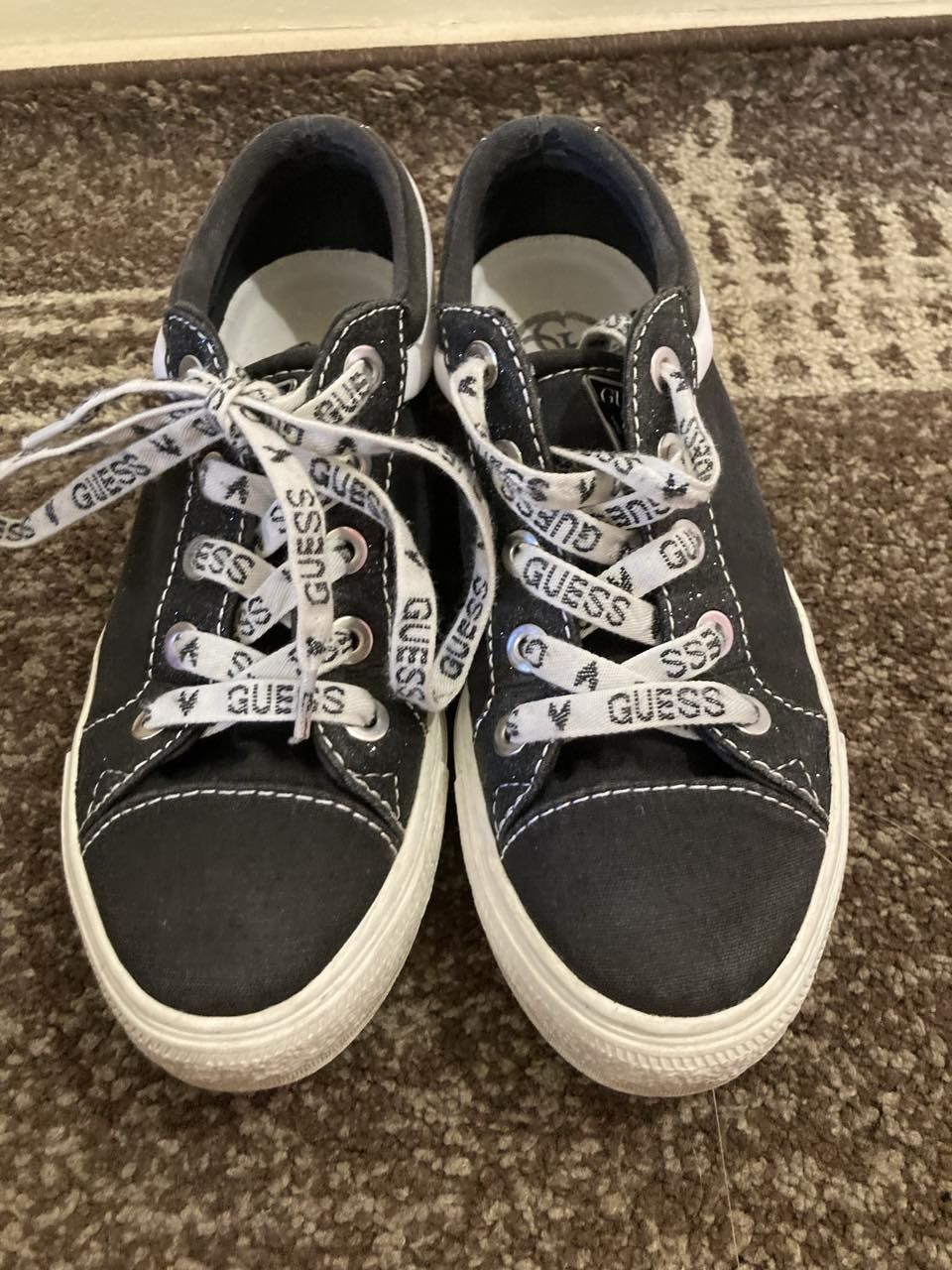 Оригинални Дамска маратонки /сникърси обувки Guess -39номер