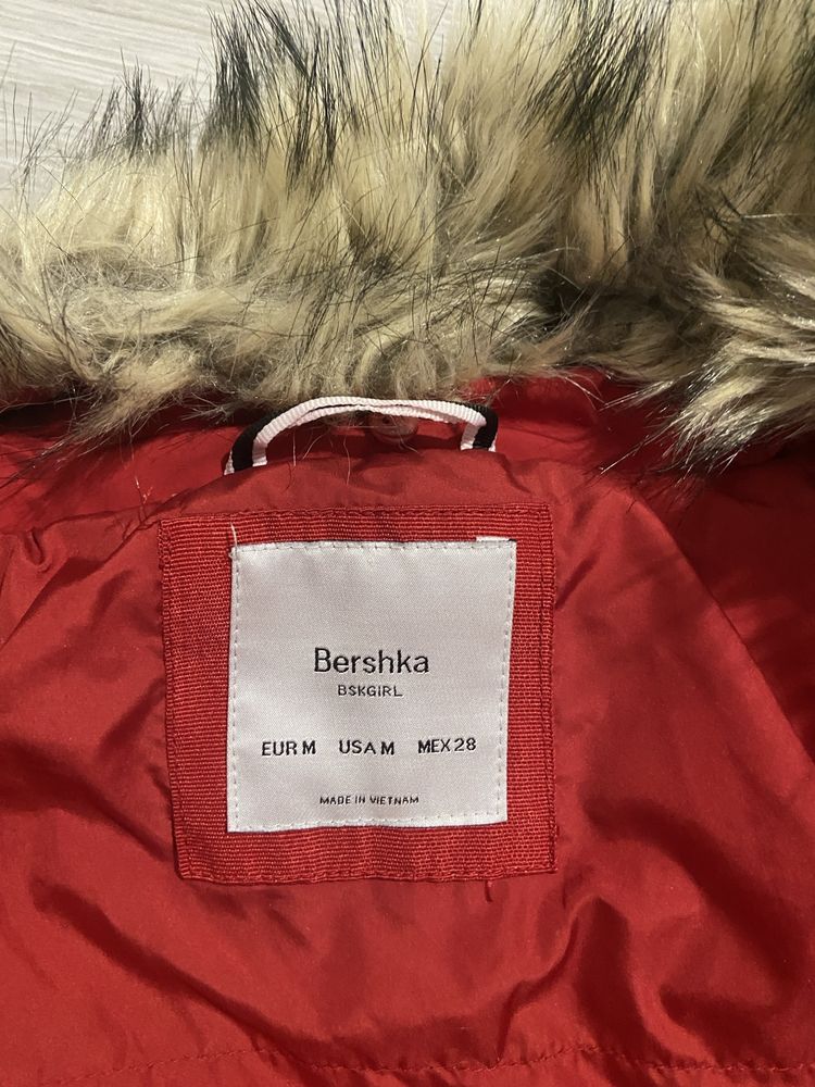 Червено зимно яке от Bershka