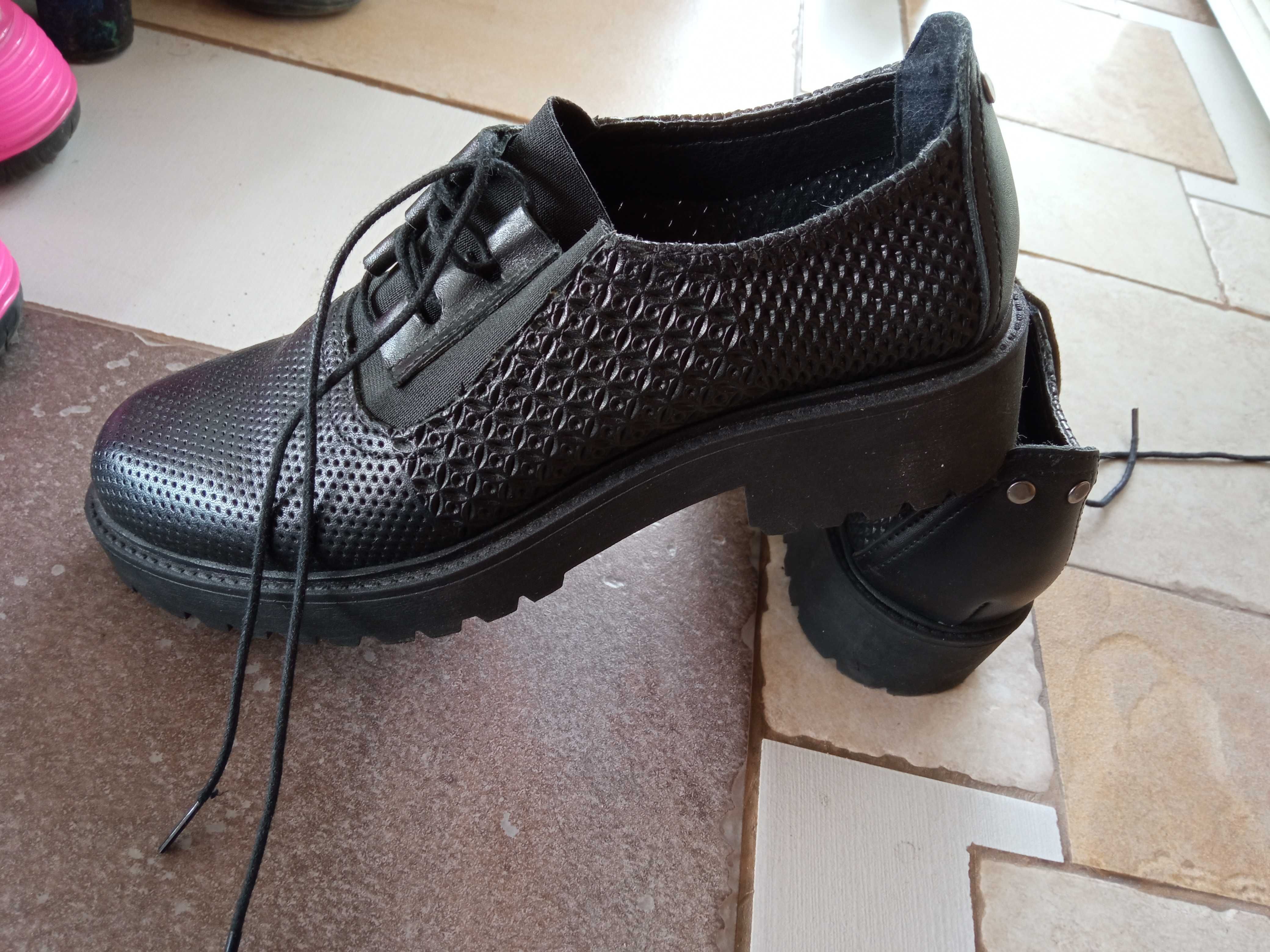 Черни нови обувки Tendenz