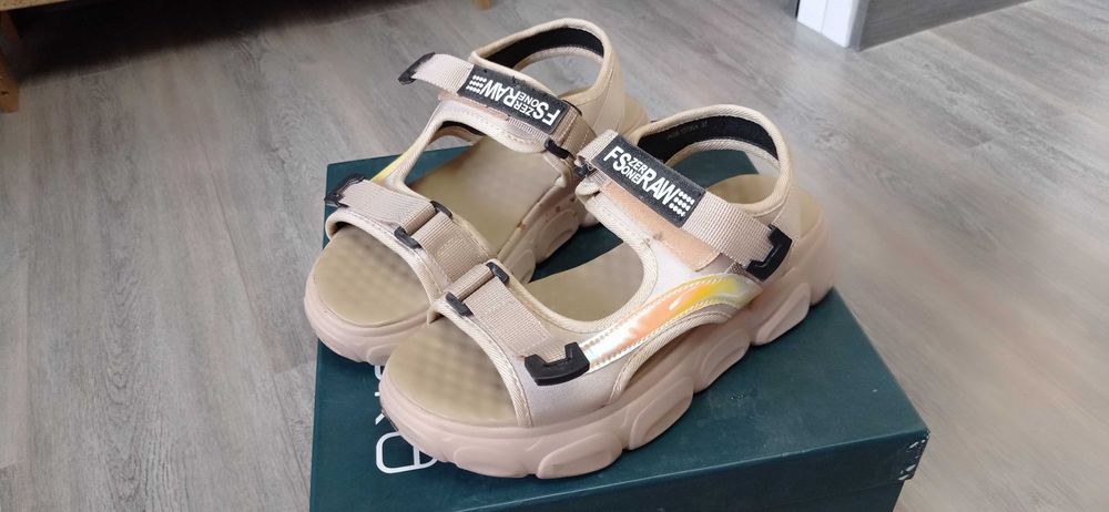 37 р-р кроссовки, сандалии, ботильоны