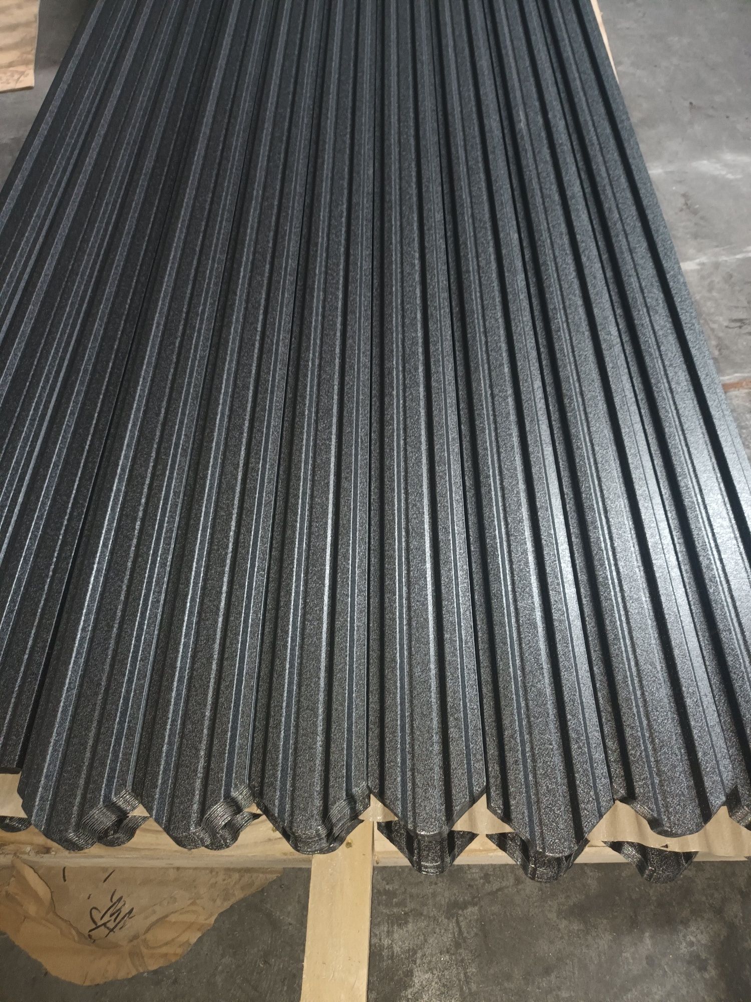 Vând șipcă metalică de gard