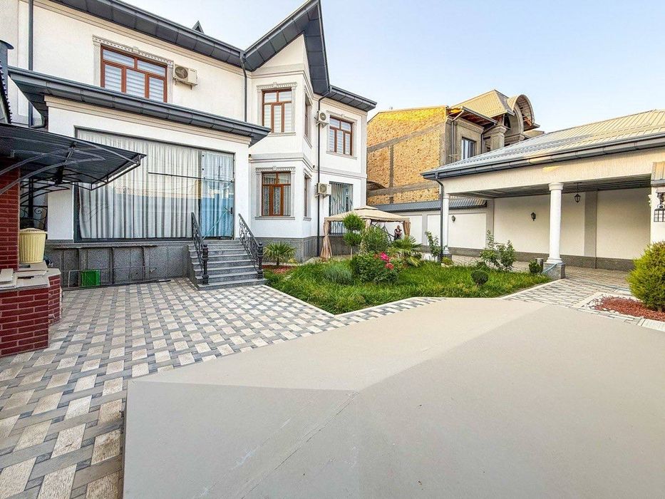 Продам евро дом Мирзо-Улугбекский районе Циалковском 4,1 соток 3 уровн