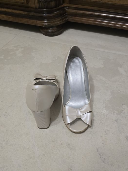 Pantofi cu toc nr 38