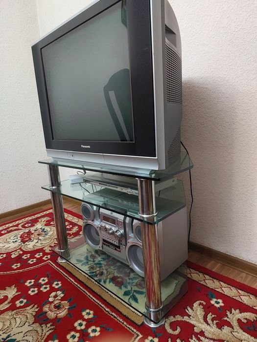 Телевизор и DVD плеер с подставкой