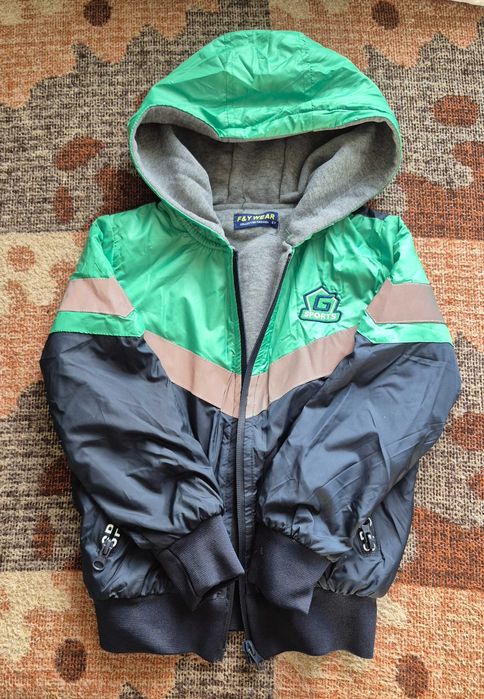 Продавам детски якенца размер 92