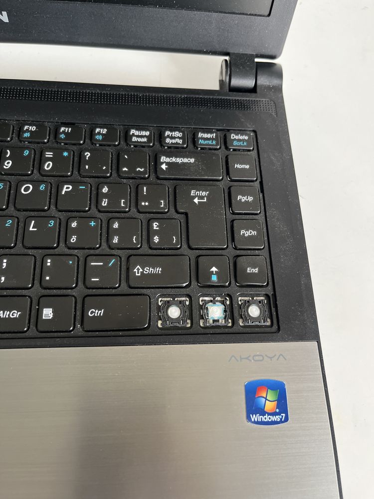 Лаптоп asus medion akoya