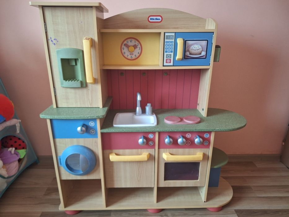 Детска дървена кухня little tikers