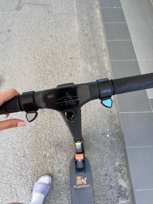 VANDsauSCHIMBcuCONSOLAXboxSeries S TrotinetaDEFECTAKugooKirinS1Pro300