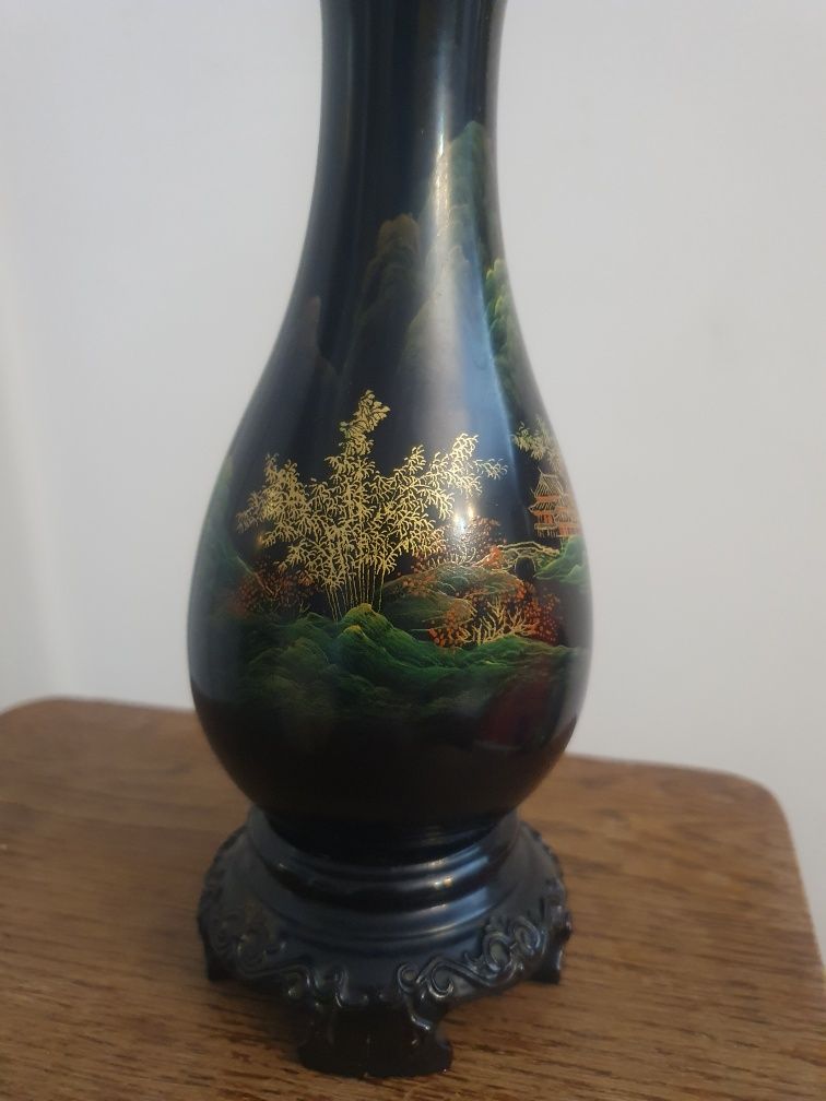 Vaza chinezeasca din lemn