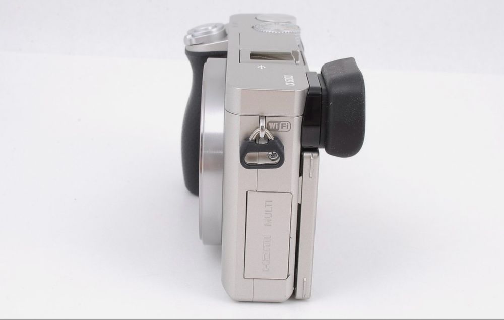 Продаю Sony A6000 без объектива