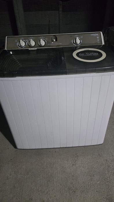 Vând mașină de spălat 10,5kg semi automata