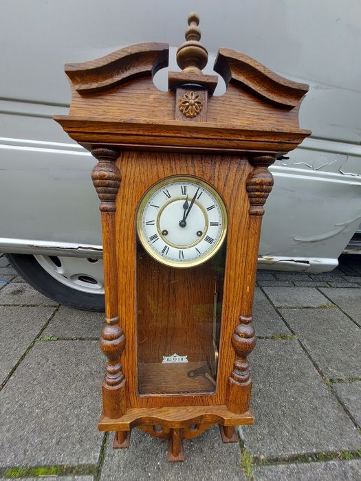 3  броя  часовници