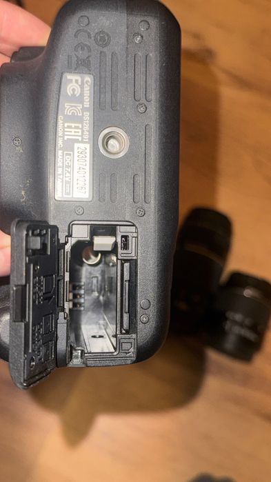 Фотоапарат Canon EOS 1200D