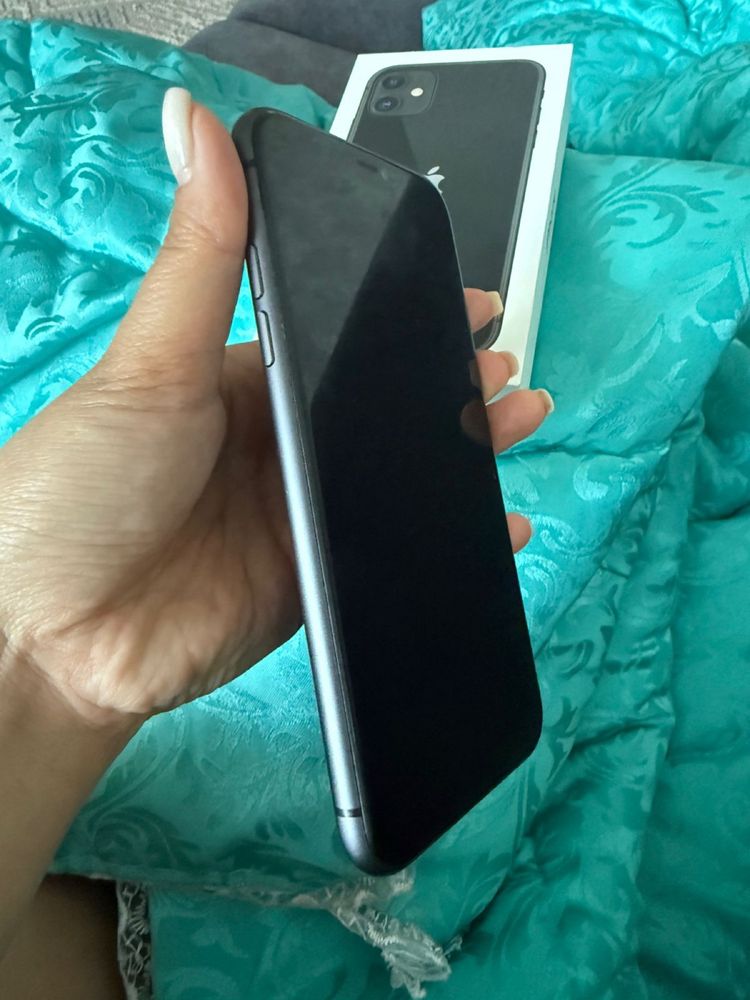 Iphone 11 в хорошем состояние самовывоз в подарок 1 чехол