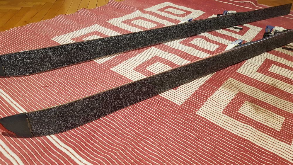 Стар модел ски (не карвинг)