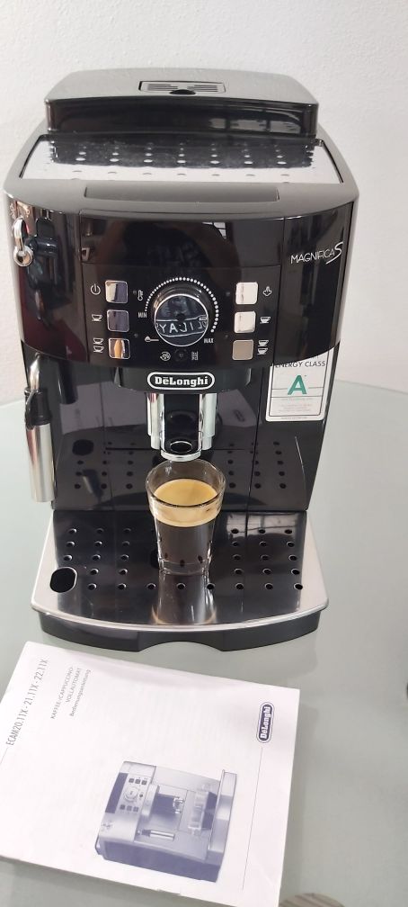 Expresor Aparat de cafea Delonghi magnifica S