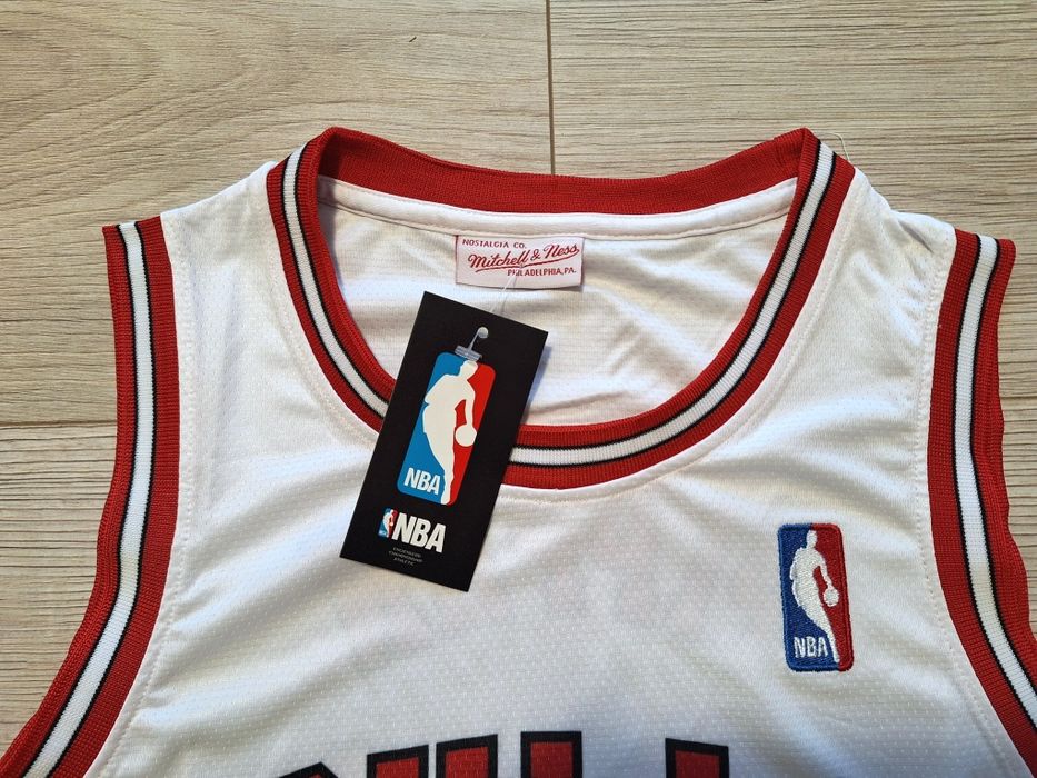 Баскетболен потник на  Скоти Пипън#33#Чикаго Булс#Mitchell & Ness!!!