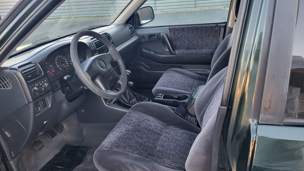 Vând Opel frontera 4X4cu acte la zi motor 2,2 diesel impecabil [OFER F