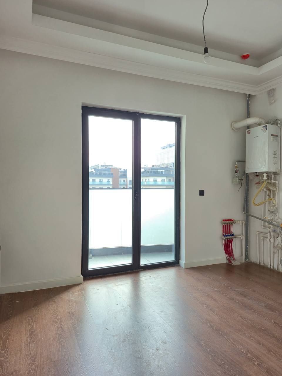 Продается 3х ком квартира, ЖК NUR, ор-р: ул. Ниёзбек, 98 м²
