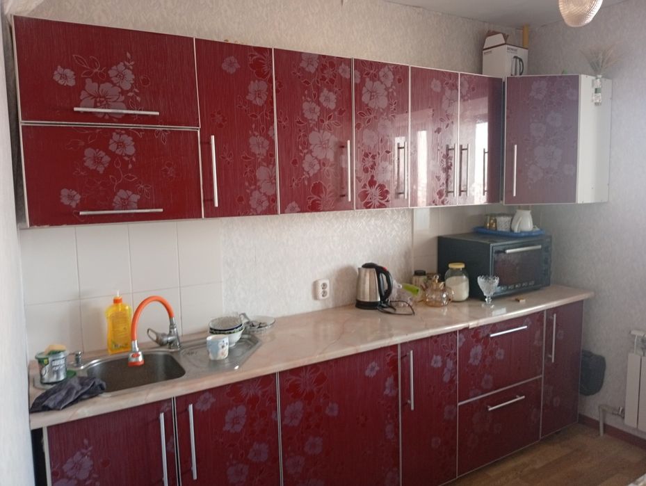 Кухонный гарнитур акриловая б/у