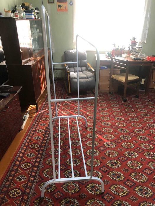 Вешалка для платьев напольная