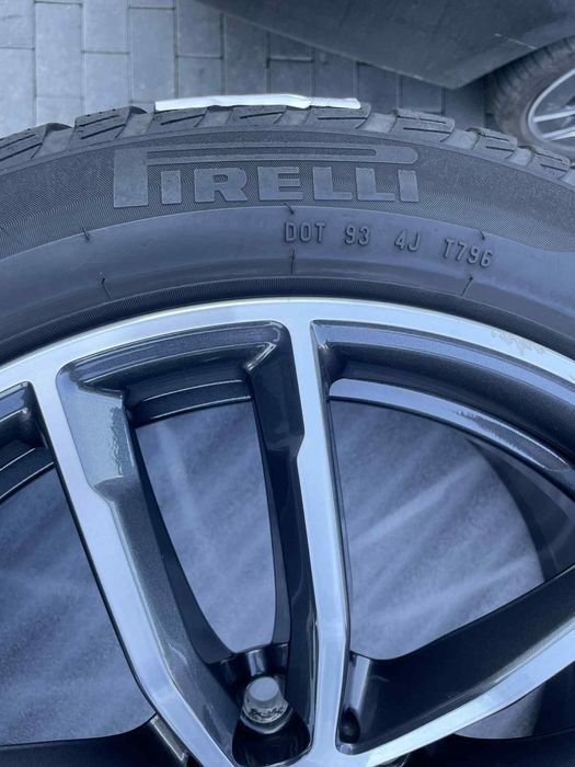 Зимни/ Pirelli SottoZero 245/45 R18 100V XL Run Flat
