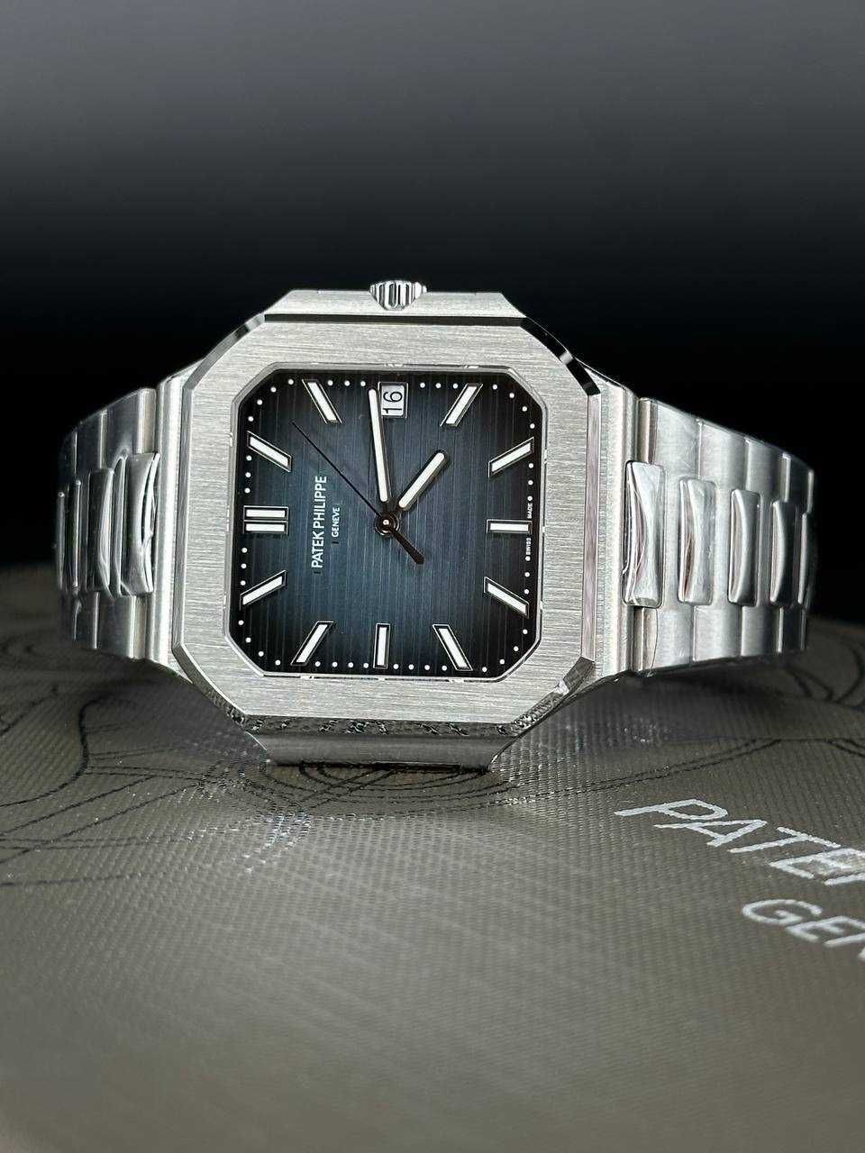 Patek Philippe Cubitus / Nautilus / Aquanaut / Автоматичен Механизъм