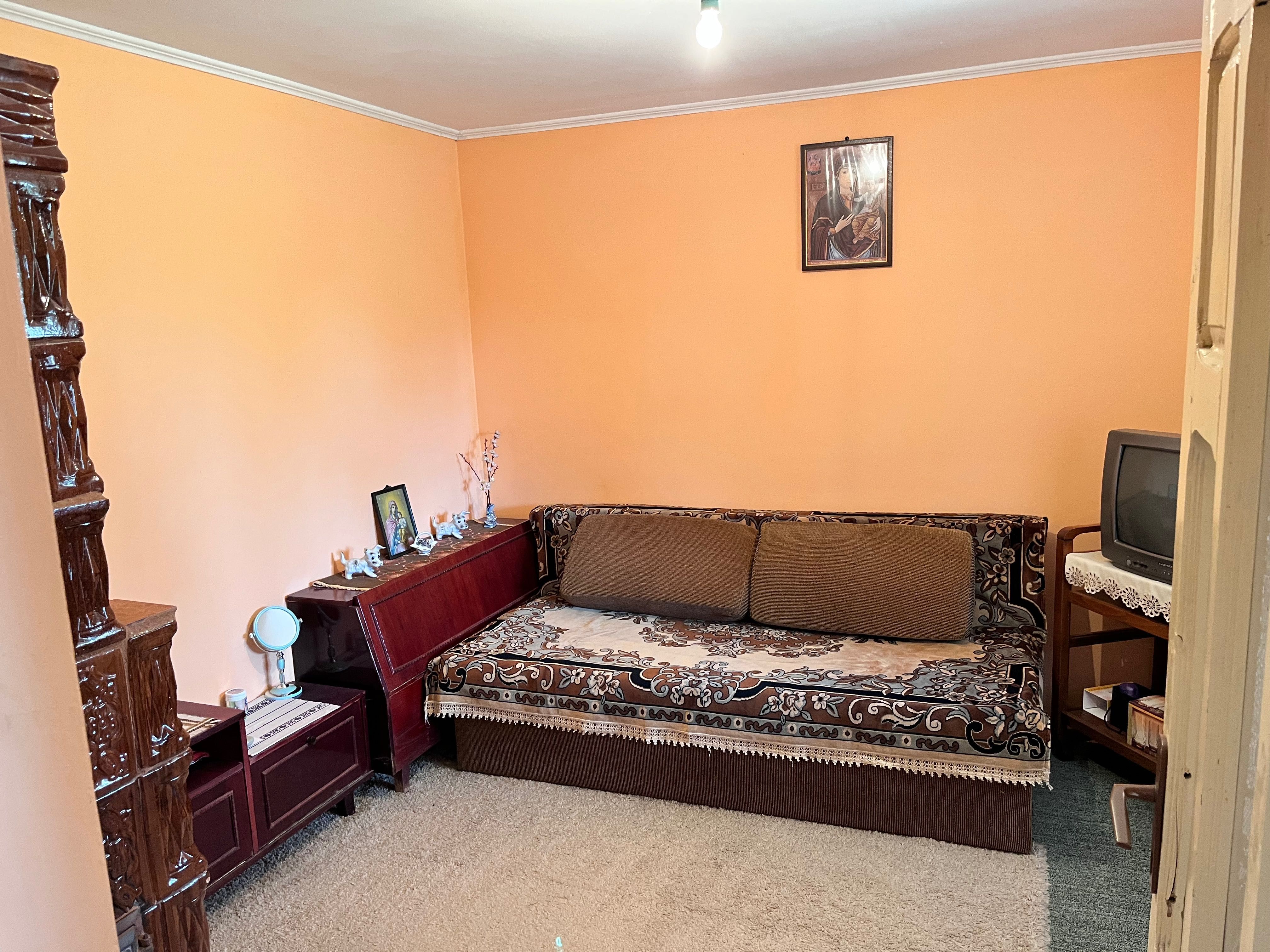 Casa de vanzare la strada principala