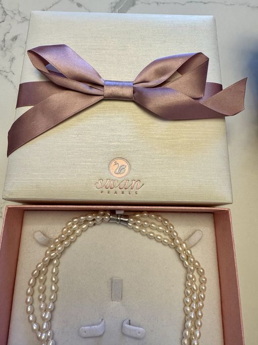 Тройна перлена огърлица в бял цвят