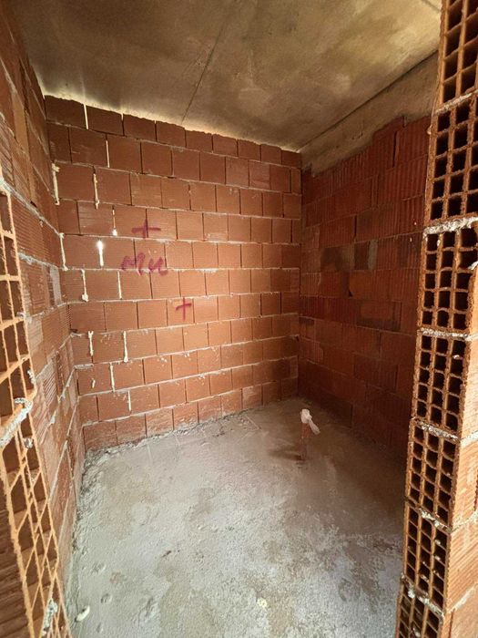 Продава къща с.Остра Могила