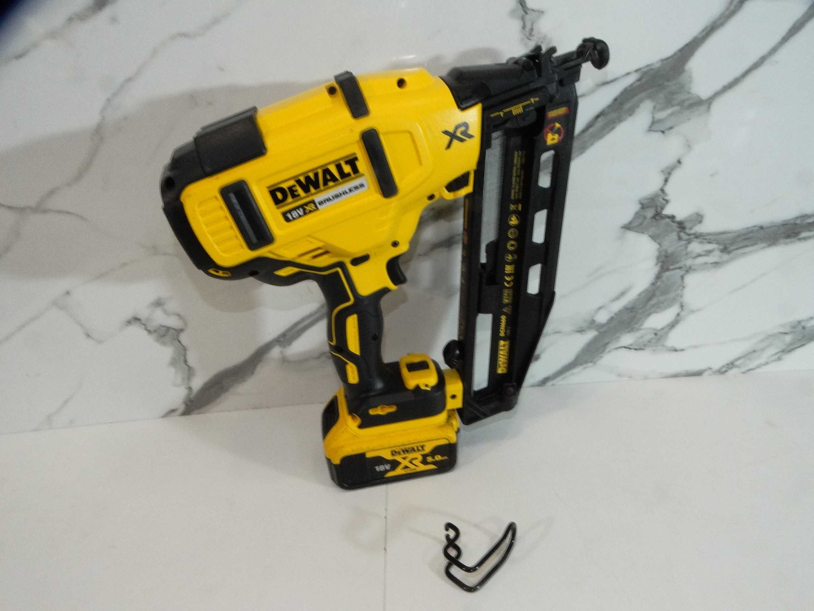 Dewalt DCN 660 - Акумулаторен такер