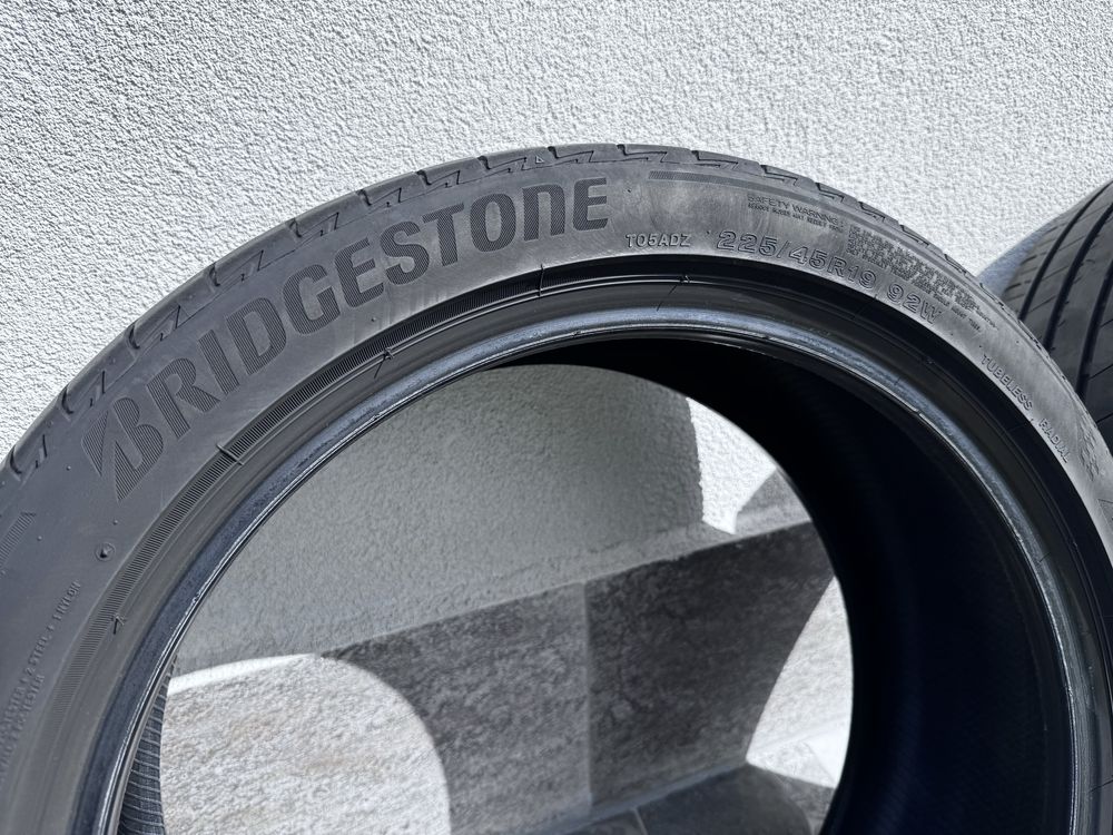 225 45 19 летни гуми Bridgestone
