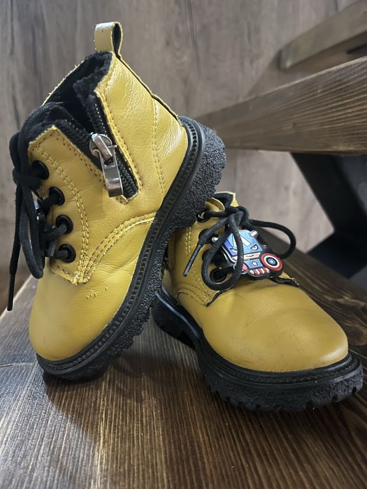Продам осенние детские ботинки