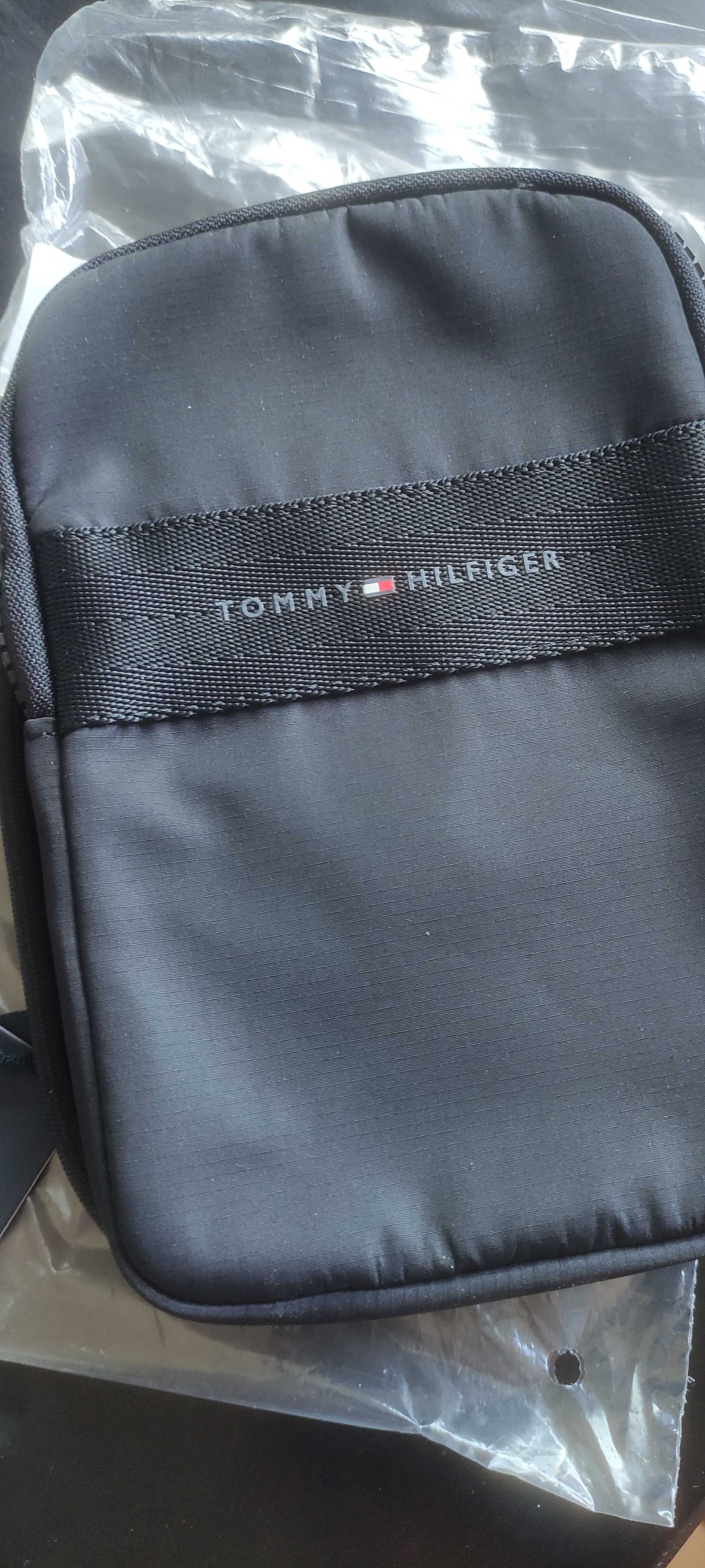 Tommy Hilfiger чанта