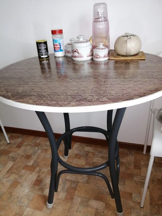 Стол круглый кухонный