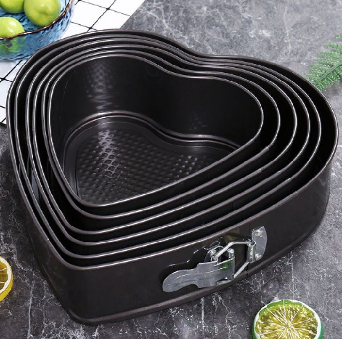 Комплект от 6бр метални форми сърце за торта